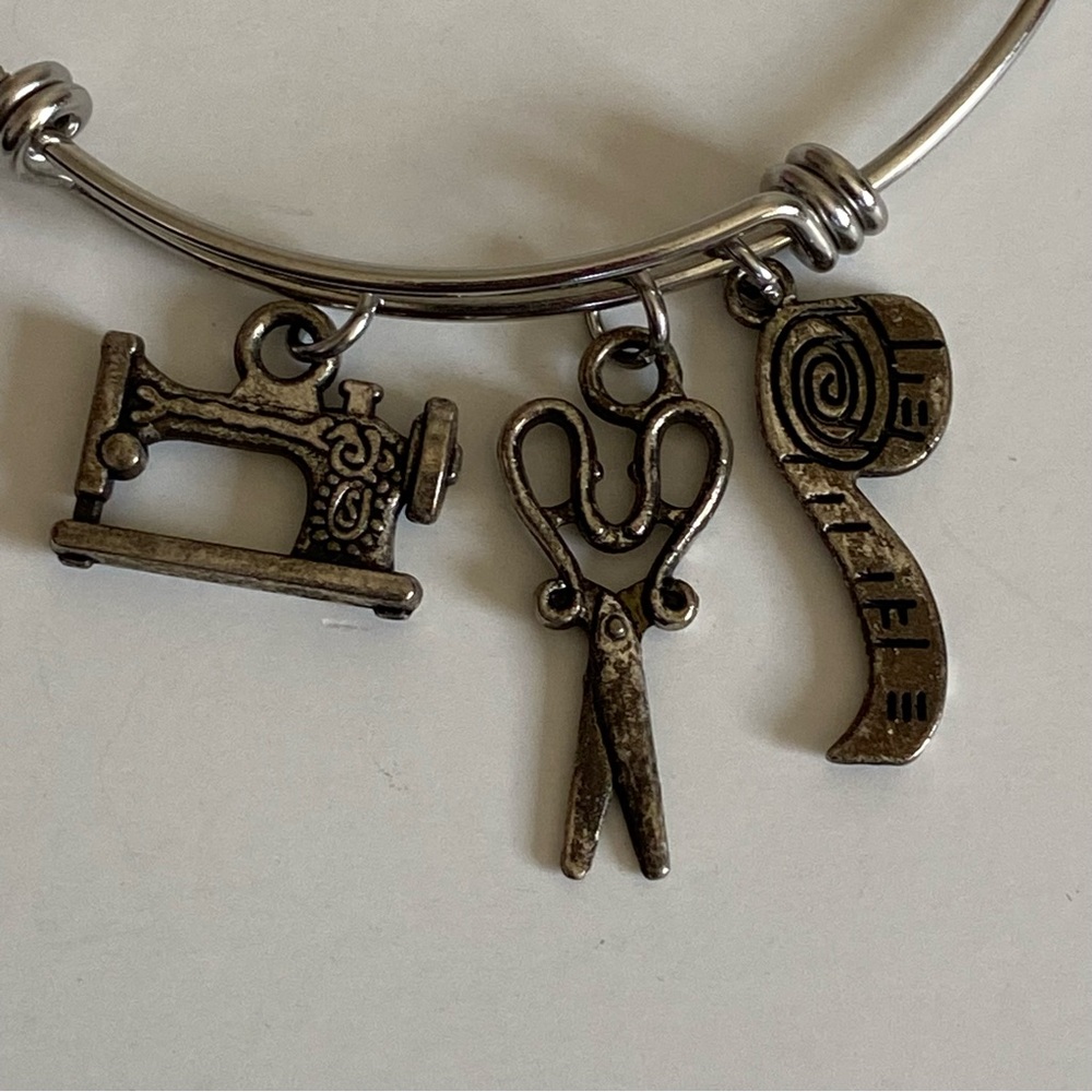 Sewing Charms Bracelet Sewing Matching Scissors Measuring Tape Silver Tone EUC
